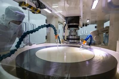 自主創(chuàng)新引領(lǐng)突破，湖北鼎龍控股成功挺進(jìn)國(guó)內(nèi)主流晶圓廠供應(yīng)鏈